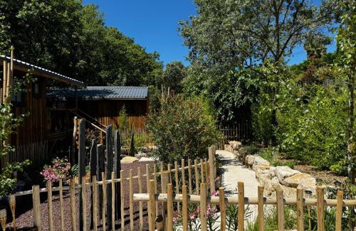 Clermont-l'Herault Ski Chalet | Cabane en bois pour 5 personnes avec espace extérieur privatif et climatisation