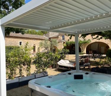 Oppede House | Cabane Perchée avec Jacuzzi, au Coeur du Luberon