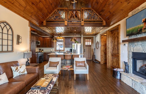 Elk Park House | CaBearnet at Eagles Nest - Sunrise & Sunset view! Pets, firepit, hot tub, amenities