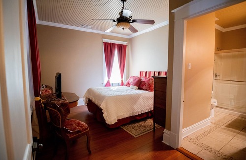 Hermann Bed & Breakfast | Cabernet Room - Old Vine Bed & Breakfast