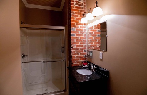 Hermann Bed & Breakfast | Cabernet Room - Old Vine Bed & Breakfast