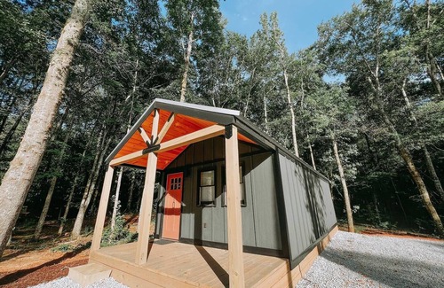 Hartwell RV Rental | Cabin #10: One bedroom with kitchenette and a large gravel parking pad beside the cabin for easy boat or trailer storage.