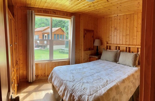 Isle Resort | Cabin 18 - 1 Bedroom, 1 Bath, Loft with Spacious Screened-in Proch