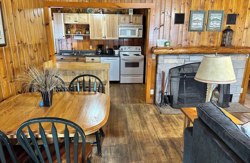 Eagle River Cabin | Cabin 2 by Eagle Waters Resort