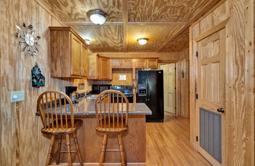 Langston Cabin | Cabin #2 Fisherman's Landing/ Fishing Cabin w/Covered Boat Shelter Sleeps 5