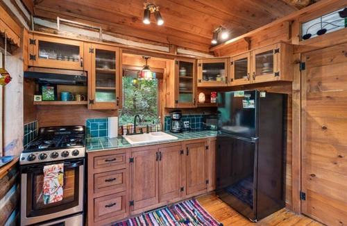 Eureka Springs Cabin | CABIN 2 LAKE LUCERNE - lake view w/corner tub, wood stove, 3 mi. to dwtn Eureka