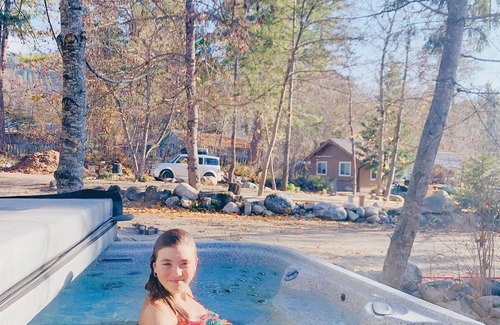 Christina Lake House | Cabin 3 Caribou -Family Hideaway 2 BR, sleeps 4 - Close to Beaches, Fishing