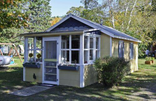 Carp Lake House | Cabin #3 - Chantilly cabin