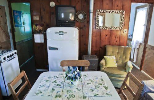 Carp Lake House | Cabin #3 - Chantilly cabin