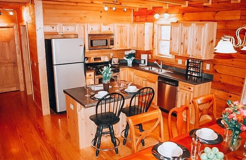 Lake Lure Cabin | Cabin*3 Master Bedrooms*Hot Tub*WiFi*Game Room*Book For Now Spring & Summer