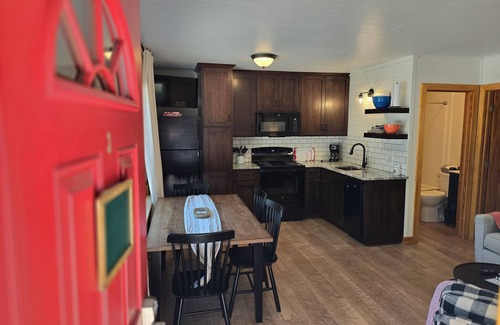 Lake Ann Cabin | Cabin #3- Sleeping Bear Resort