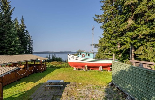 Alert Bay Cabin | {Cabin 5} The Cabins at Alert Bay