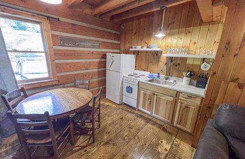 Cherokee Cabin | Cabin #6 - Riverfront w/Gas Fireplace & more!