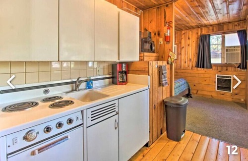 Pinetop-Lakeside Cabin | Cabin 8 with Hot Tub