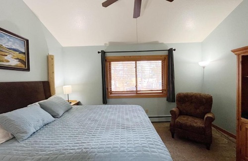 Woodland Park Bed & Breakfast | Cabin A Suite Bed and Breakfast