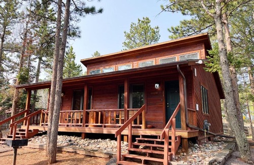 Woodland Park Bed & Breakfast | Cabin A Suite Bed and Breakfast