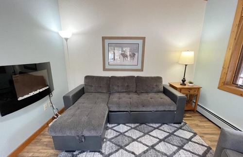 Woodland Park Bed & Breakfast | Cabin A Suite Bed and Breakfast