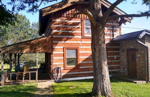 Cookeville Cabin | Cabin at Fairview Private setting far off the road near Cummins Falls