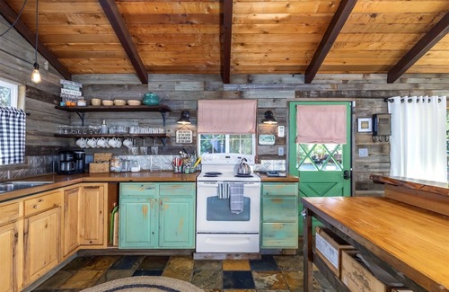 Packwood Cabin | Cabin at the Forest Edge | 2 Bed, 2.5 Bath