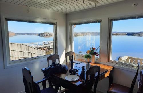 Hoviksnas House | Cabin at the sea close to public beach with a jumpingtower