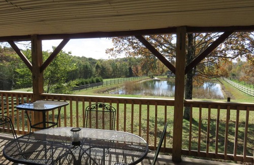 East Bernstadt Cabin | Cabin by the Pond