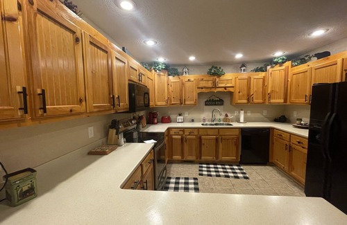 Hiawassee Cabin | Cabin close to Helen and Water