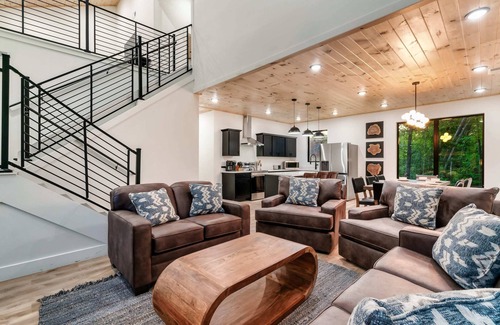 Sevierville Cabin | Cabin Comfort - Pool, Hot Tub & Games!