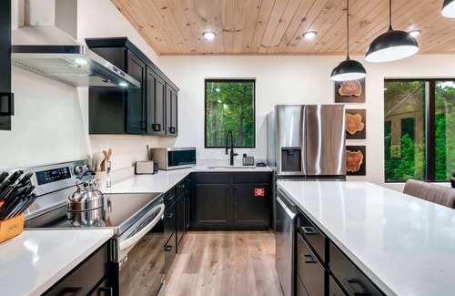Sevierville Cabin | Cabin Comfort - Pool, Hot Tub & Games!
