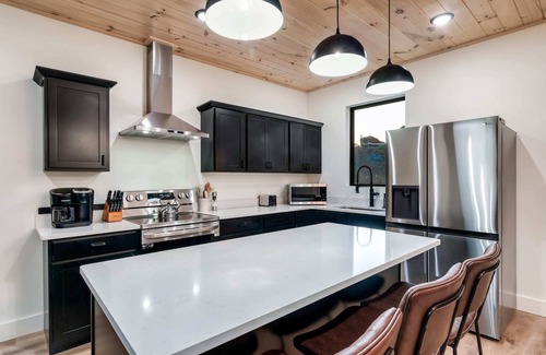 Sevierville Cabin | Cabin Comfort - Pool, Hot Tub & Games!