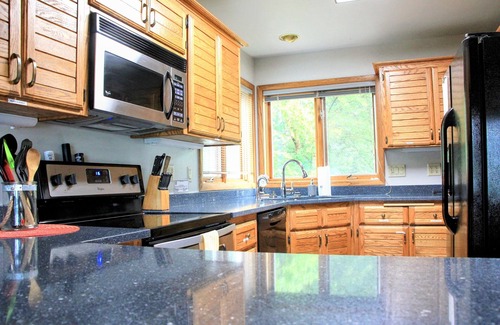 Redgranite House | Cabin Fever! Bully's Pearl Lake, WIFI Netflix