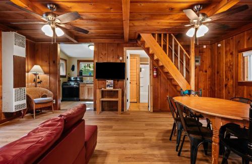 Mayfield House | "Cabin Fever" on Arbutus Lake