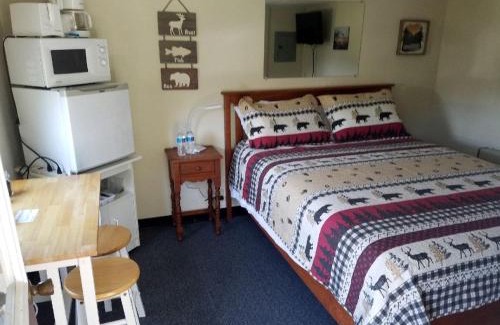 Stewartstown House | Cabin for Couples, Perfect for a Romantic Getaway in New Hampshire