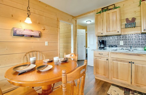 Mountain View Cabin | Cabin Getaway in Mountain View w/Porch + Grill