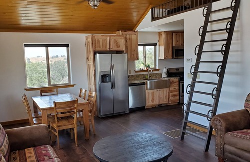 Raymond Cabin | Cabin Home near Yosemite National Park in the Sierra Foothills