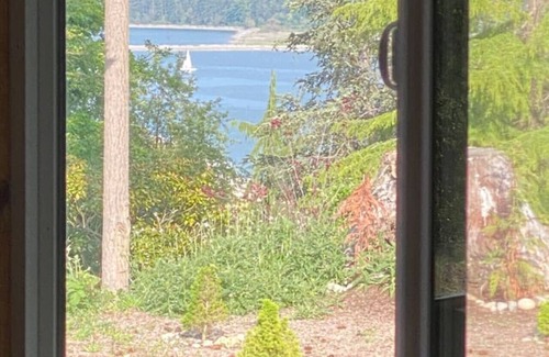 Oak Harbor Cabin | Cabin * Hot tub * Fire pit * View * Getaway!