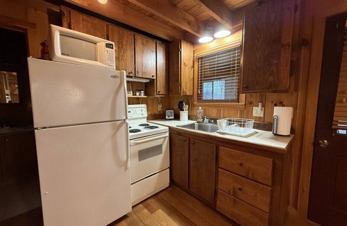 West Jefferson Cabin | Cabin, Hot Tub, Forest View, Close to Town
