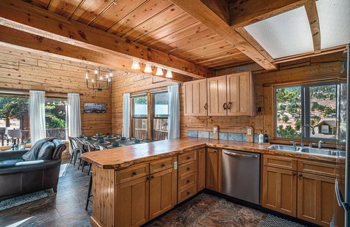 Estes Park Cabin | Cabin - Hot Tub w outdoor TV, Sleeps 12, King Bed, Dogs ok