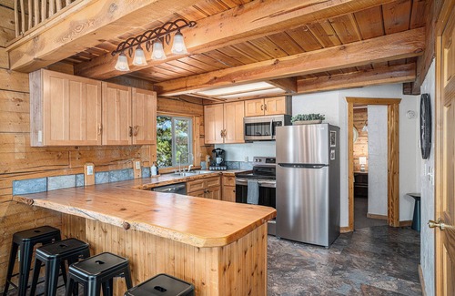 Estes Park Cabin | Cabin - Hot Tub w outdoor TV, Sleeps 12, King Bed, Dogs ok