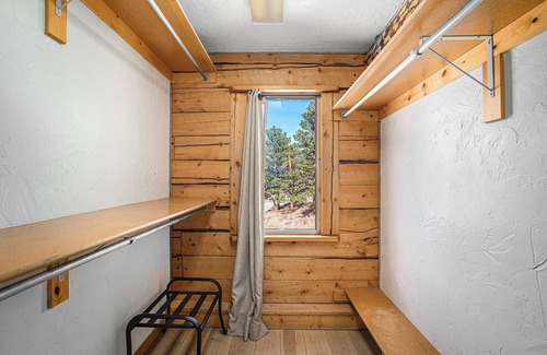 Estes Park Cabin | Cabin - Hot Tub w outdoor TV, Sleeps 12, King Bed, Dogs ok