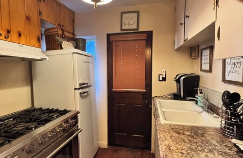 Big Bear City Cabin | Cabin in Big Bear Lake - King of Kingsn! Jacuzzi - Pet - Friendly !