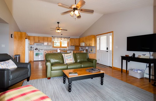 Pittsburg Cabin | Cabin In Pittsburg With Wellness Facilities, Barbecue/Outdoor Cooking, Bedding/Linens
