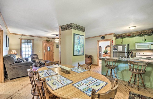 Guntersville Cabin | Cabin in Resort - 1/2 Mi to Guntersville Lake!