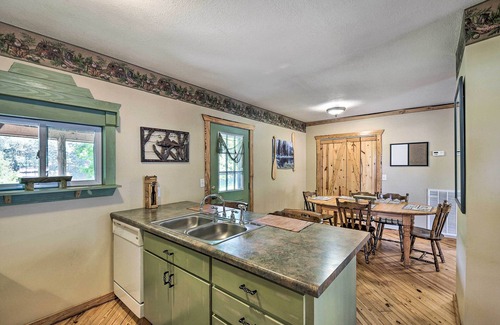 Guntersville Cabin | Cabin in Resort - 1/2 Mi to Guntersville Lake!