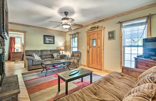 Guntersville House | Cabin in Resort - half Mi to Guntersville Lake!