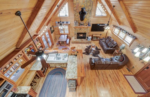My Mountain Cabin | Cabin in the Blue Ridge mountains on private lake!