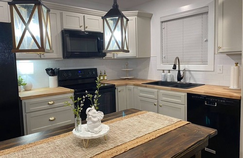 Greenville - Spartanburg Cabin | Cabin in the Pines: Enjoy the Greenville area in a wooded retreat 2BR/1.5BA