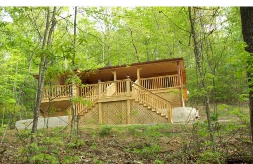 Hendersonville House | Cabin in the Treetops-Peaceful 1BR 20-Acre Rural Retreat-HotTub&WiFi near Asheville