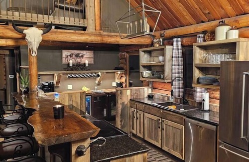 Billings Cabin | cabin in the woods with Hottub