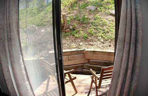 Broadmoor House | Cabin in the woods next to the Broadmoor and crazy close to trailheads