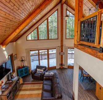 Sturgeon Bay House | Cabin in the Woods by Simple Life Rentals